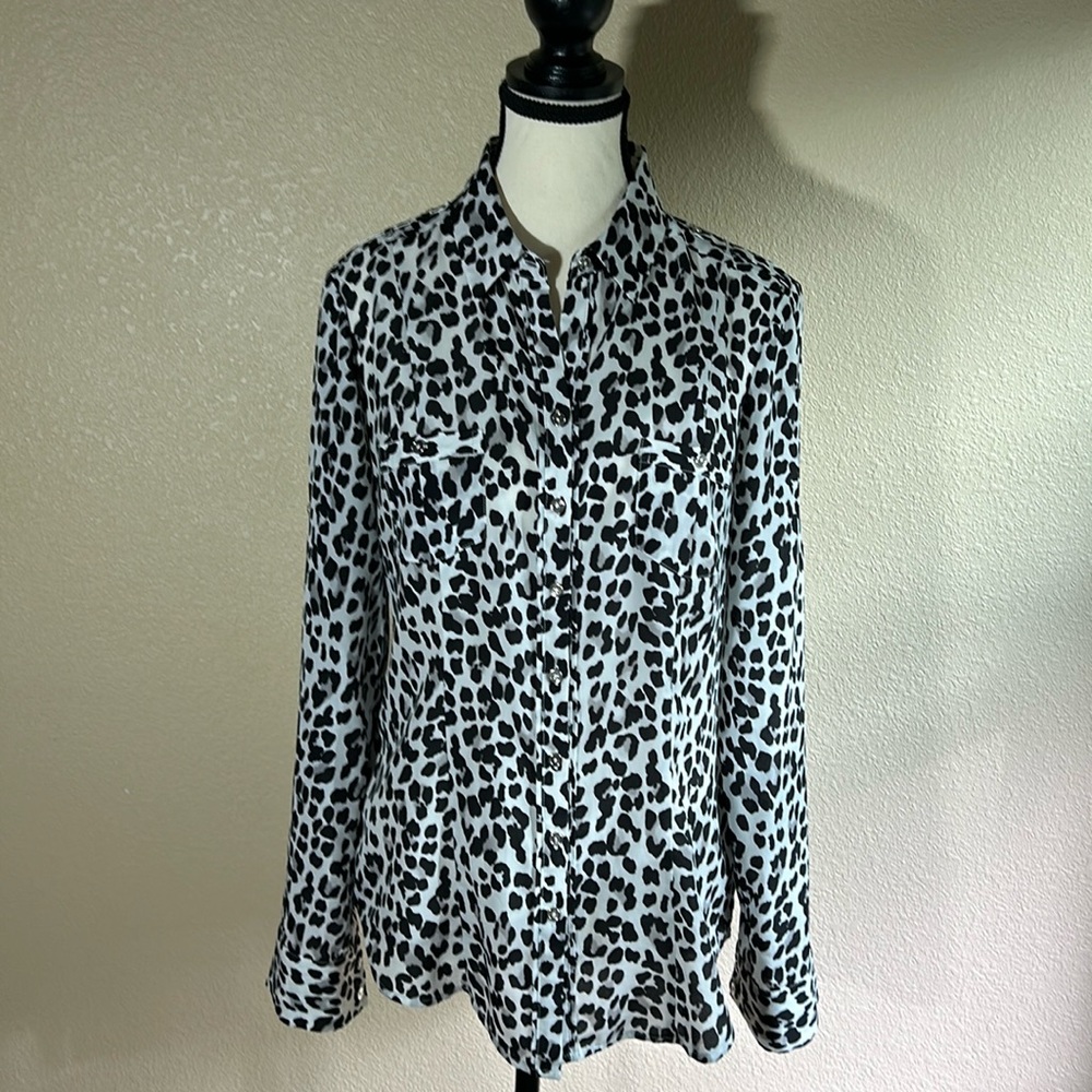 Women's White House Black Market cheetah print button blouse Size 6